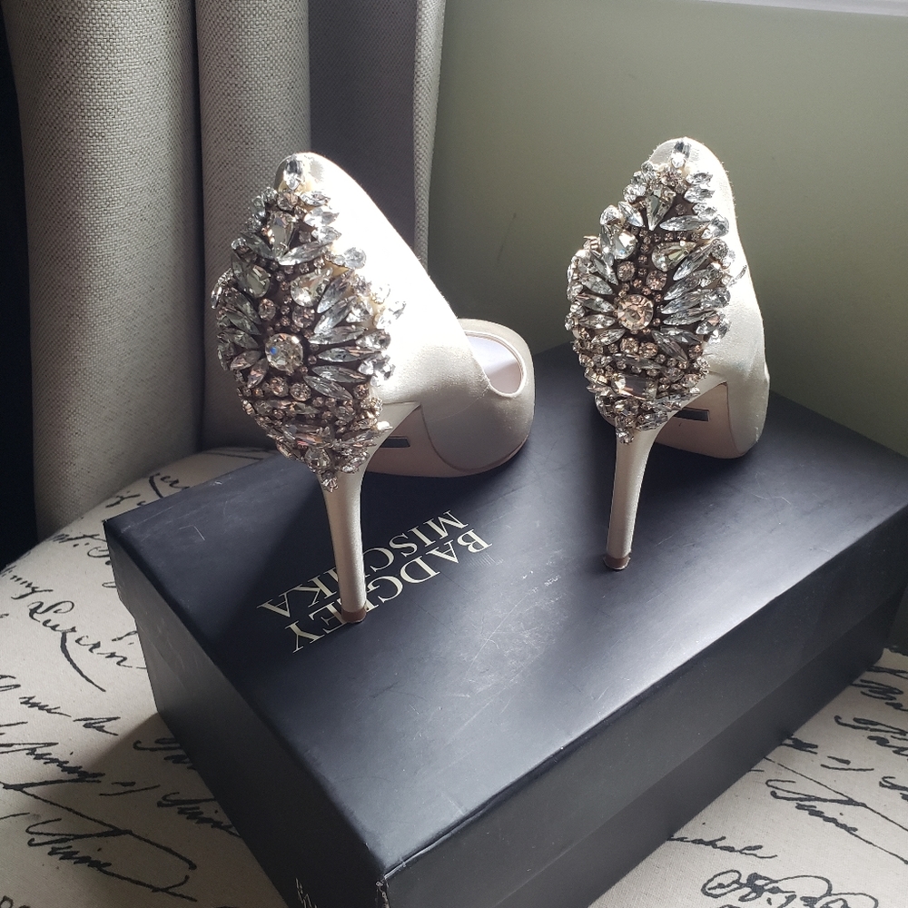 Badgley Mischka Ivory heels - Picture 3 of 9